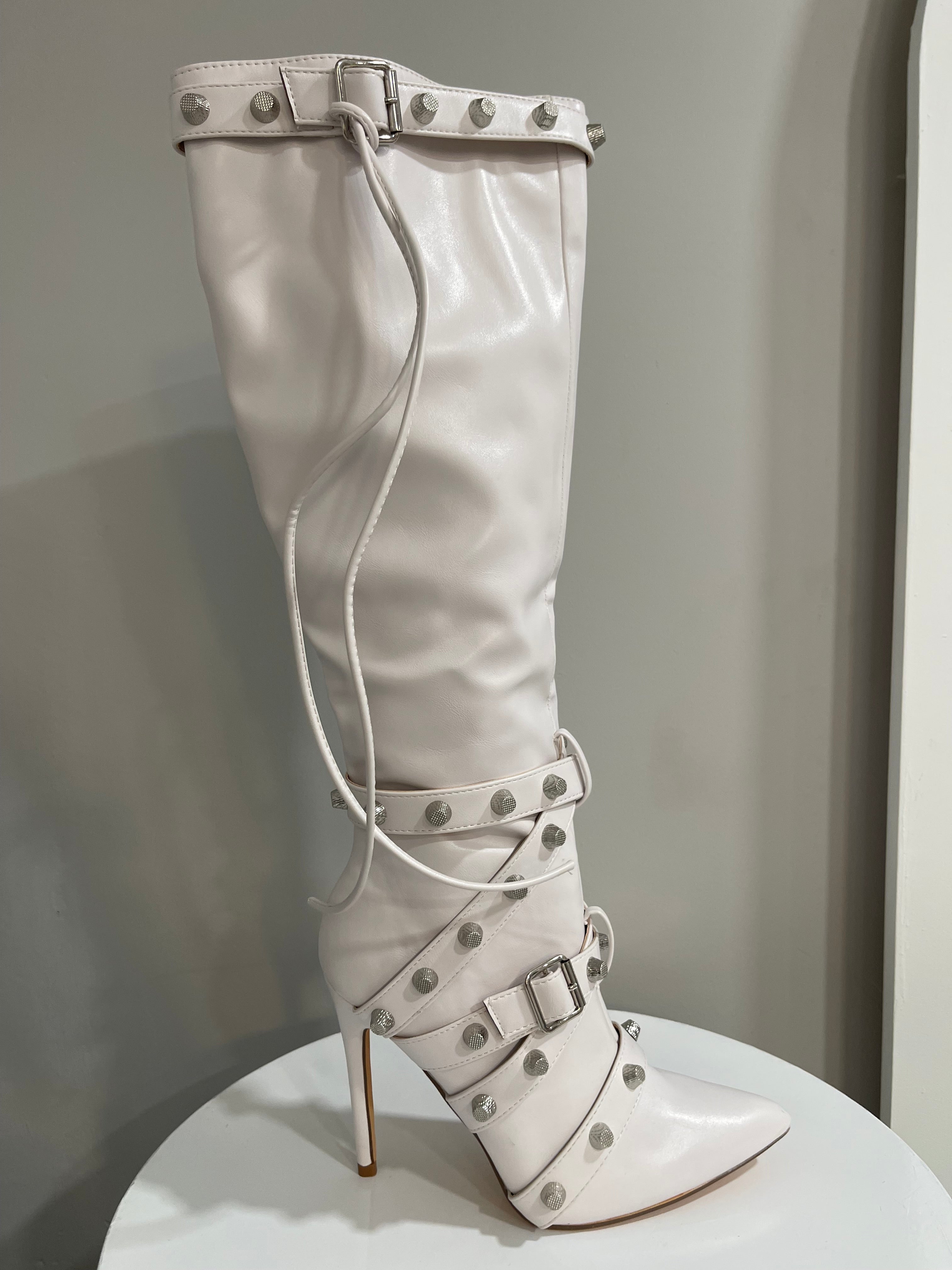 Pixie boots-white