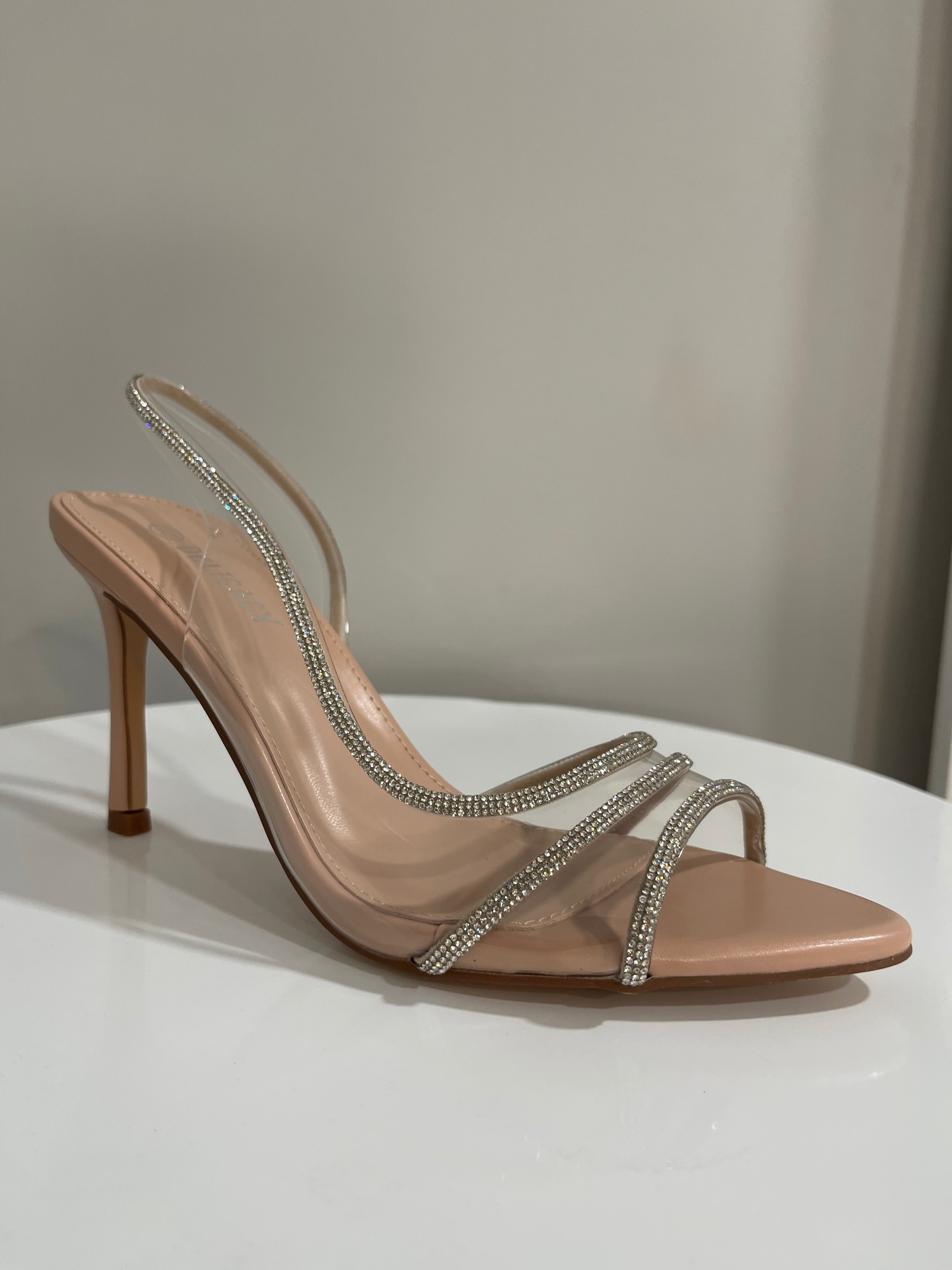 Oh she is so pretty-nude