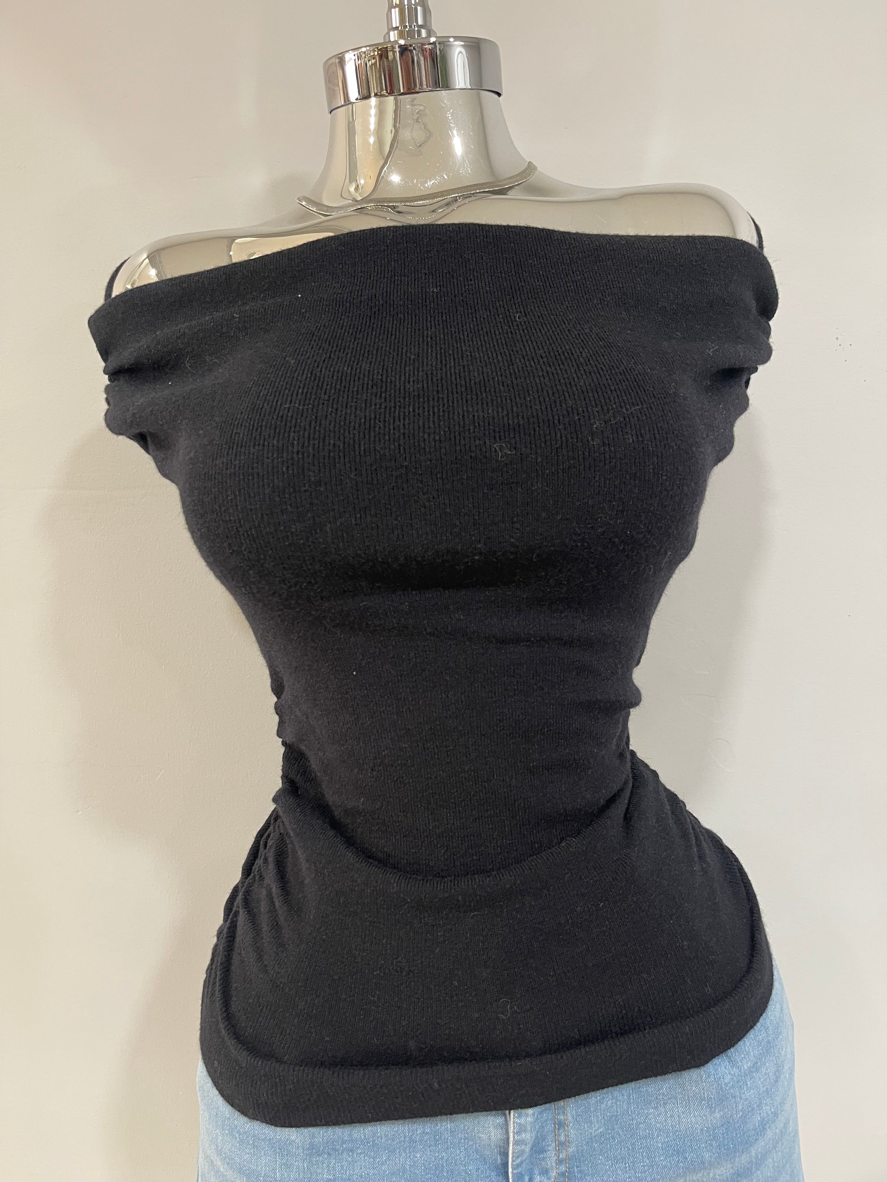 Gia off the shoulder top-black